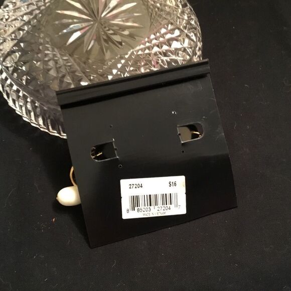 NWT. Cookie Lee Goldtone White Leverback Earrings - Picture 3 of 4